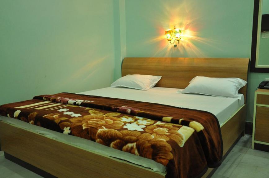 Hotel Kiran Palace Varanasi Zimmer foto