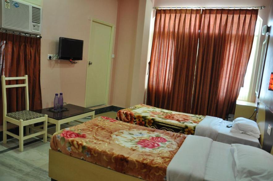 Hotel Kiran Palace Varanasi Zimmer foto